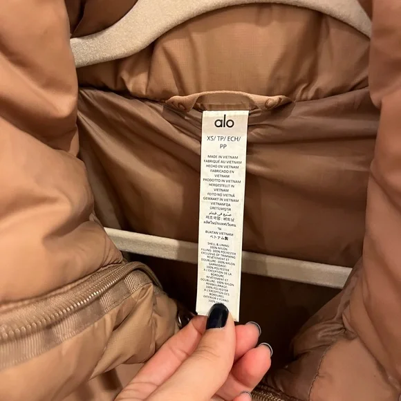 ALO Yoga Tan Puffer Jacket - Picture 2 of 4